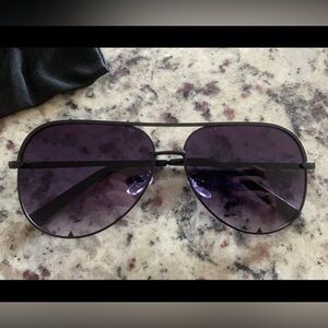 Classic Black Aviator Sunglasses with Gradient Lenses